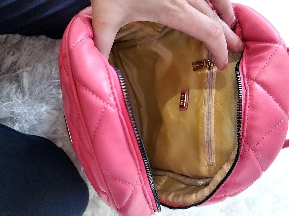 Дамска цикламена раница guess