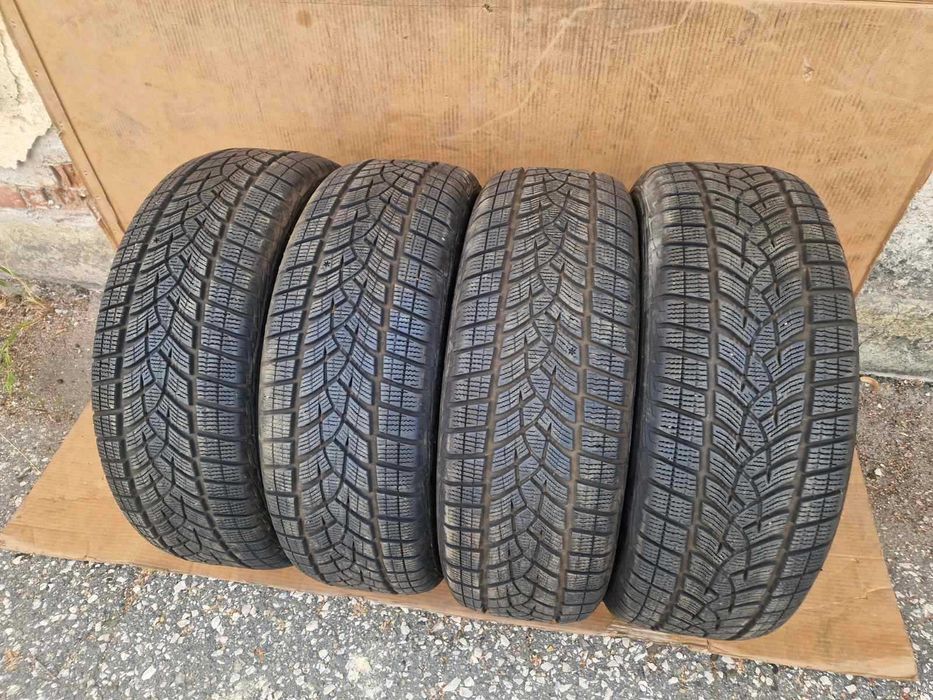 4 Goodyear R18 235/60 Зимни гуми  DOT3722