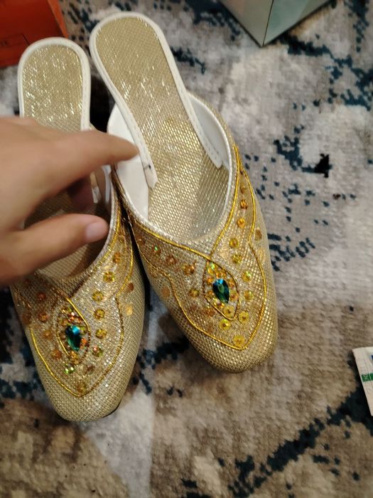 Kelinlar uchun oyoq kiyimlar yangi