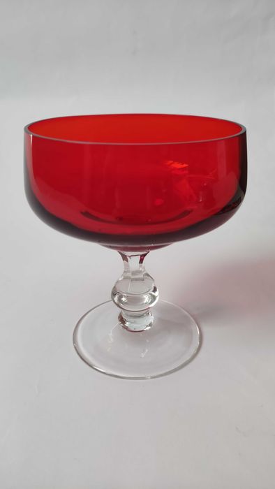 Две масивни чаши от рубинен кристал