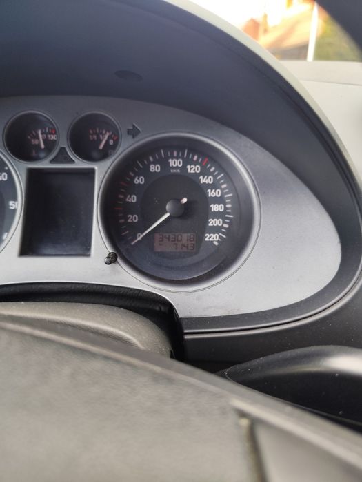 Vând sau schimb Seat Ibiza