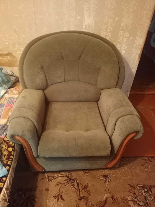 Диван с двумя креслами