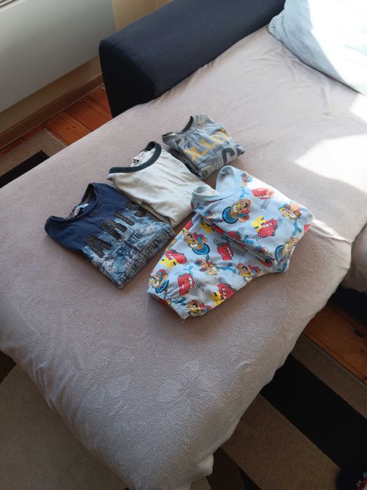 Продавам детски дрехи за момче