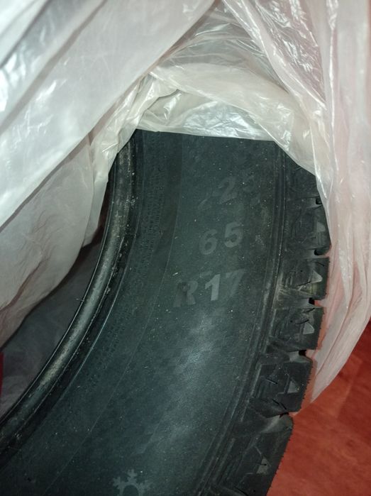 Продам зимние шины 225/65/17