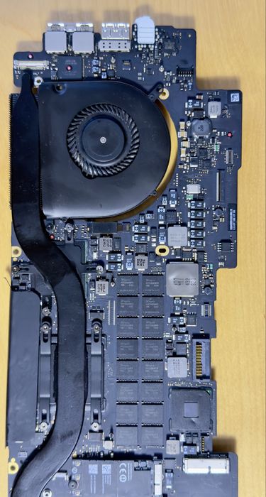 Placa baza APPLE  MacBook Pro 2015 cu sistem racire complet + ram..