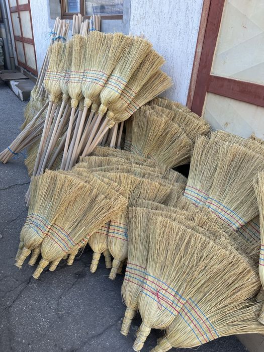 Метли с дръжка и без дръжка