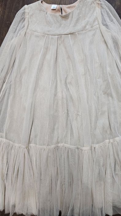 Продаётся нарядное платье для девочки