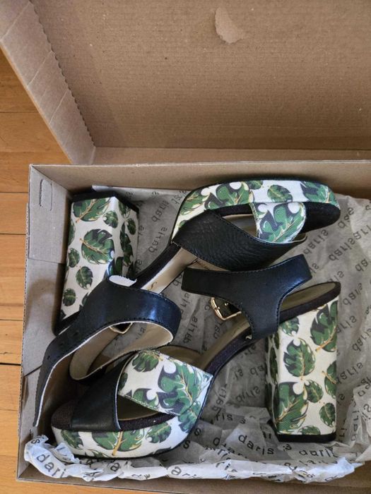 Кожен сандали Дарис