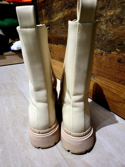 Дамски боти светло бежави