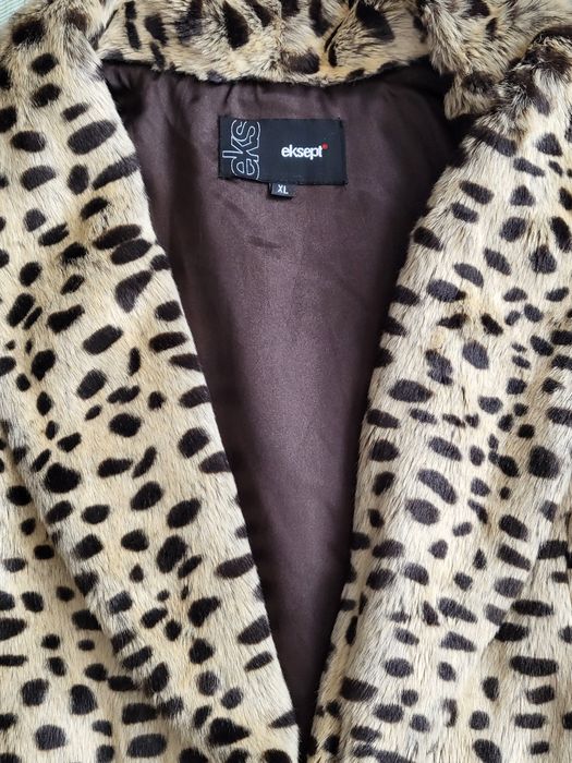 Дамски елек от еко косъм.