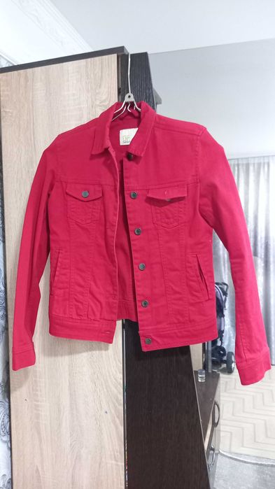 Продам женские куртки