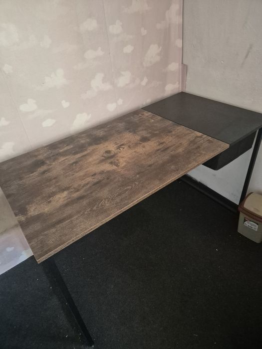 Бюро с шкафче за компютър