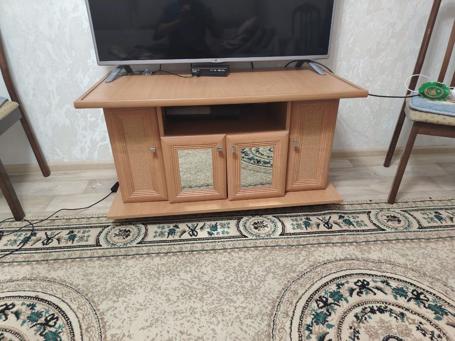 Продам шкаф и тумбу по телевизор