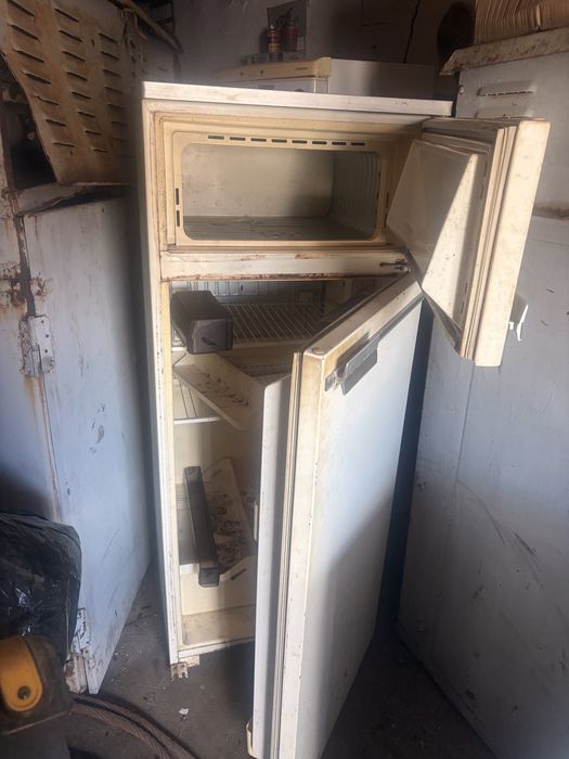 Продам рабочий холодильник