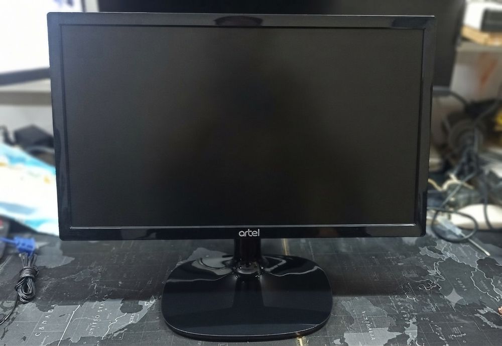 Продается монитор Artel LED M100019D
