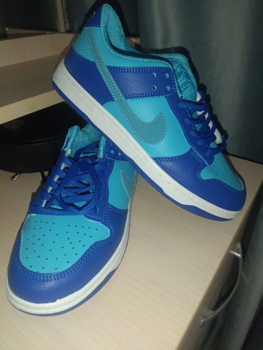 Продам детские кроссовки