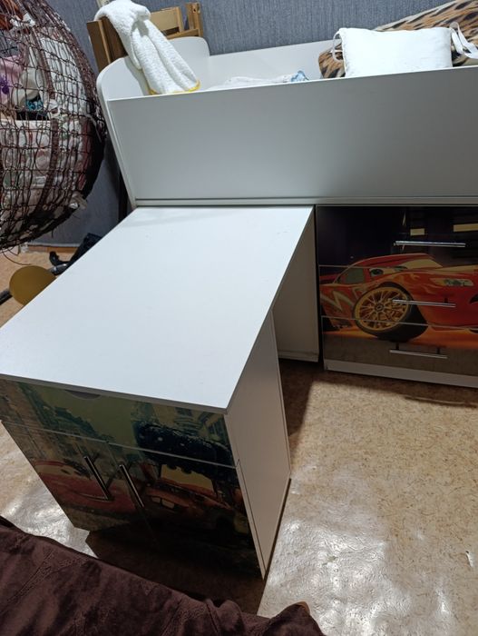 Детская кровать со столом и шкафчиками