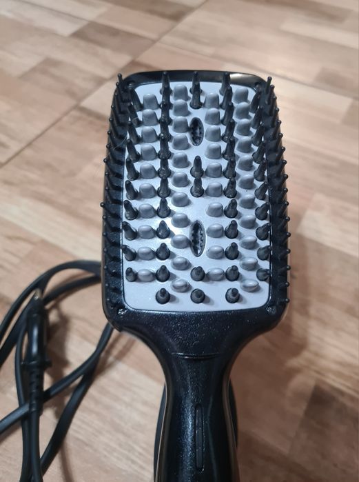Perie pentru intins parul Babyliss