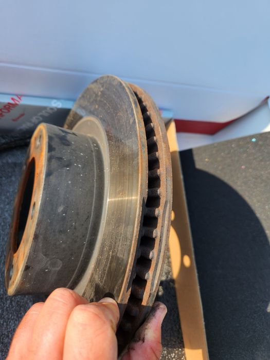 Спирачни апарати за Toyota Land Cruiser 200