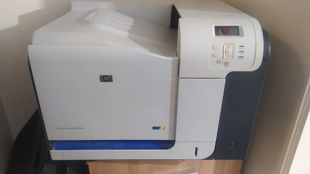 цветен лазерен принтер HP CP3525n