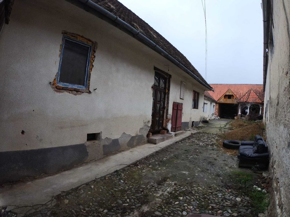 Se vinde casa 600 mp in Apoldul de Sus, Sibiu doua corpuri + gradina