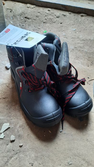 Продам рабочие ботинки