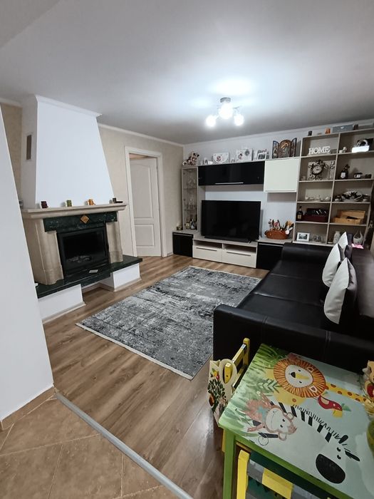 Vând casa Dumbrava Rosie