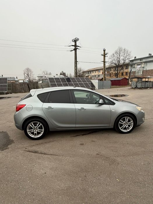 Opel Astra J  1.7 CDTI 2010