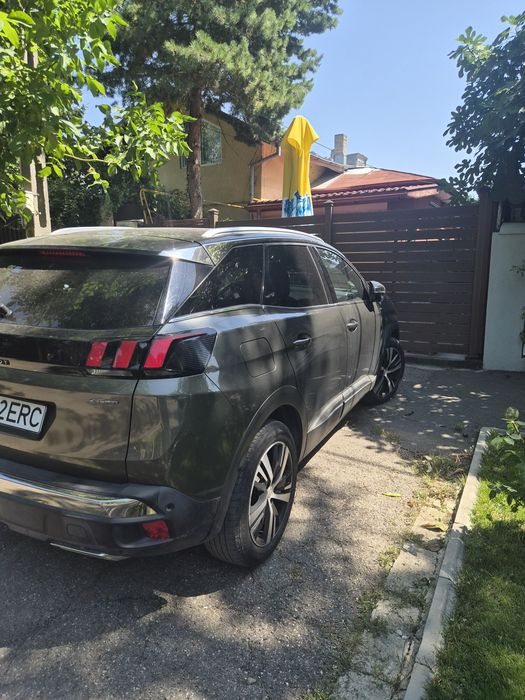 Masina peugeot 3008
