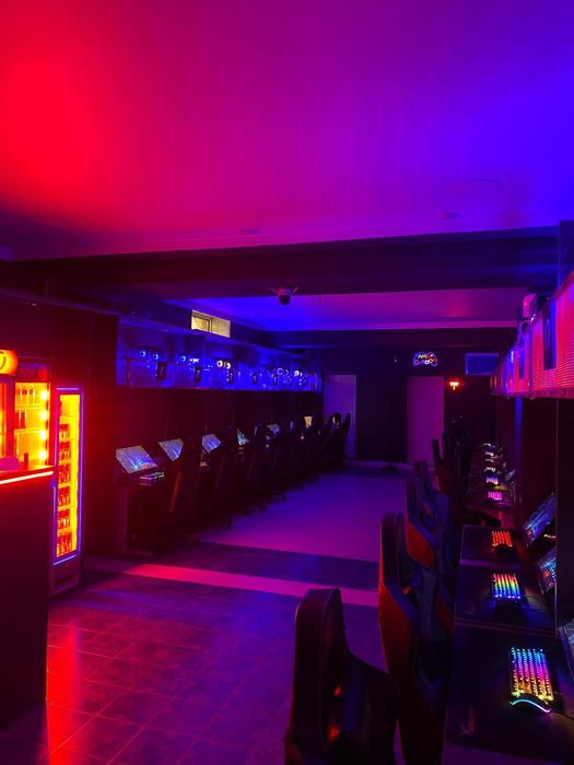 Продам компьютерный клуб