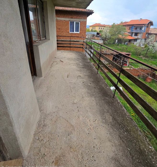 Голяма къща в с.Горна Гращица обл.Кюстендил