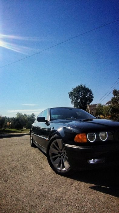 Продается БМВ 7серии 2.8