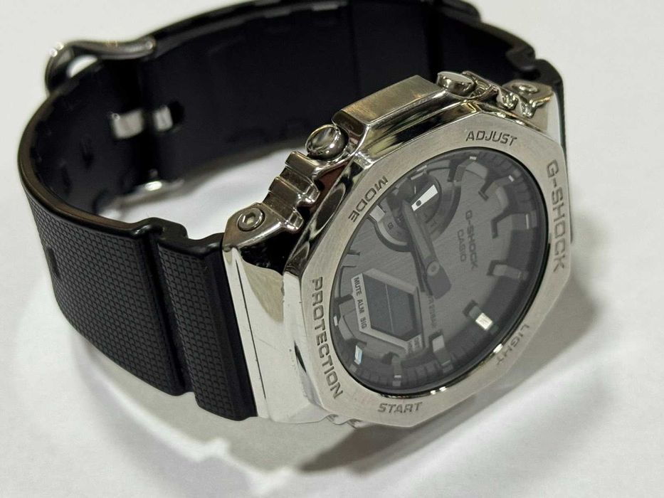 Часовник Casio G-Shock GM-2100-1AER