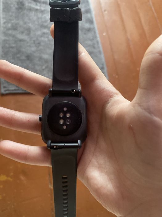 Продаю Часы amazfit + зарядка