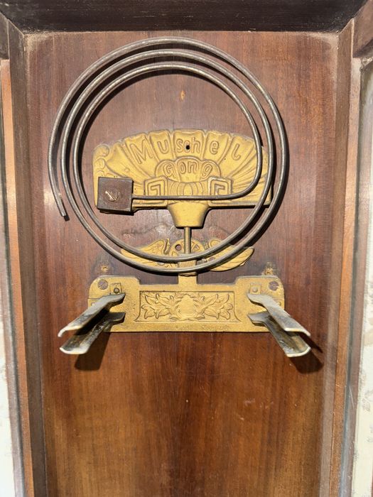 Антикварные настенные часы с боем