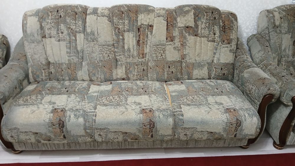 Продам диван б/у.