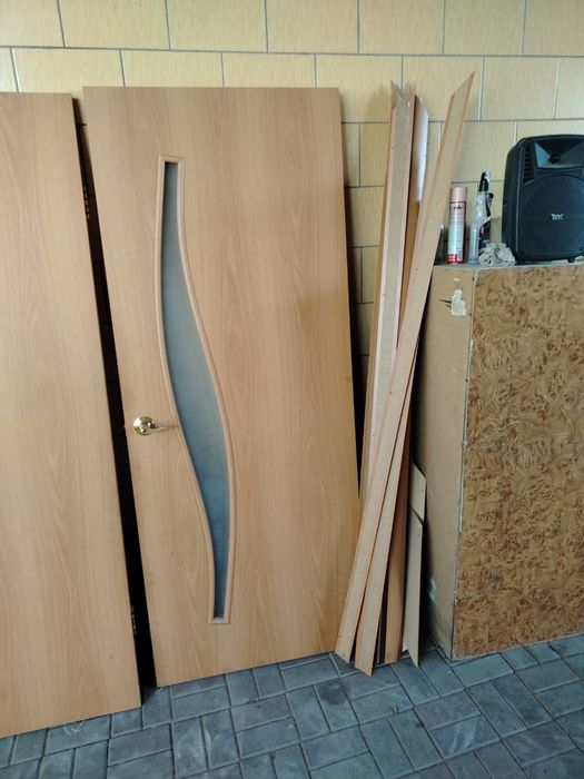 Продам двери с косяками бу