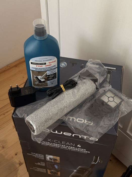 Aspirator vertical cu SPALARE ROWENTA X-Clean 4 GZ5035WO, 0.73l, 22V, autonomie max 50 min, functie autocuratare, negru