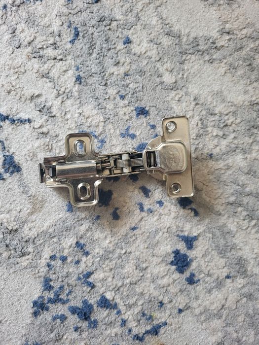 Продам петли для мебелья