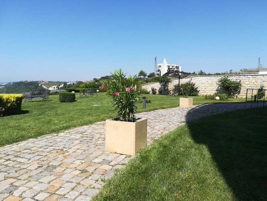 Кашпи,саксии,съдове за цветя.