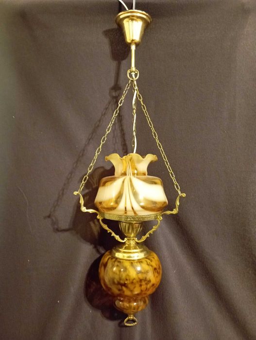 Старинен бароков полилей със стъклен абажур