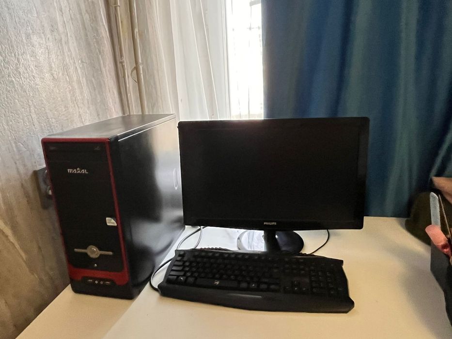 Компютер с клавитурой