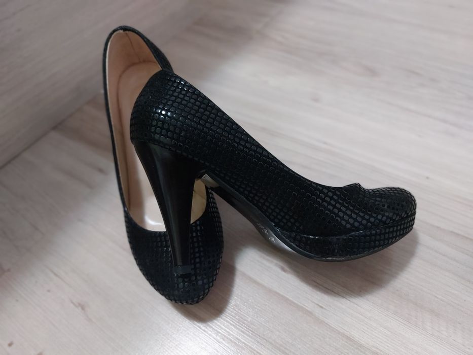Официални черни обувки номер 36