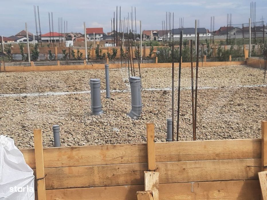 Teren de vanzare in Santandrei cu fundatie turnata si autorizatie vala