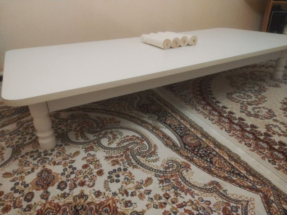 Стол и стулья цена 150 000 тг.