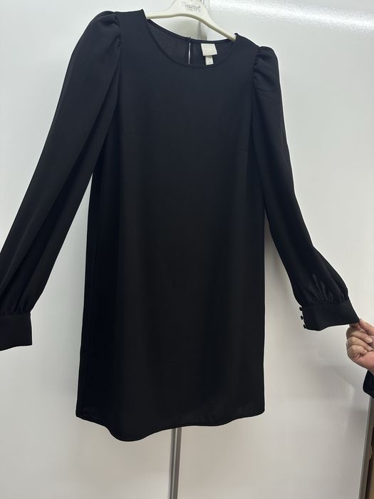 Rochie neagra H&M cu umeri bufanti