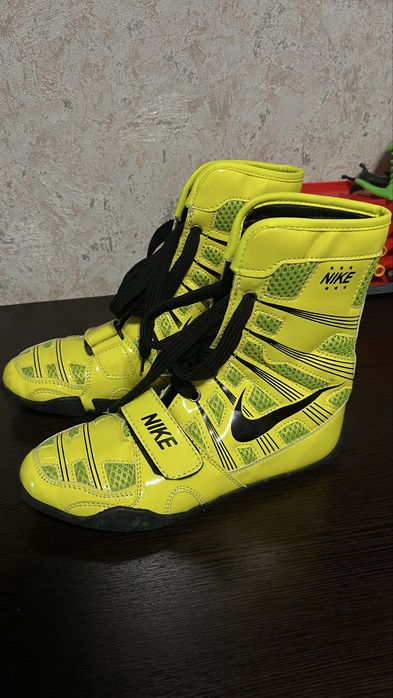 Продам Борцовки NIKE новые