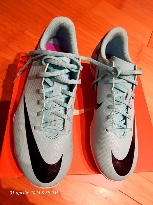 Ghete fotbal Nike marime 37.5