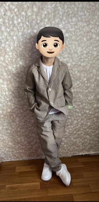 Продам стильный костюм на мальчика