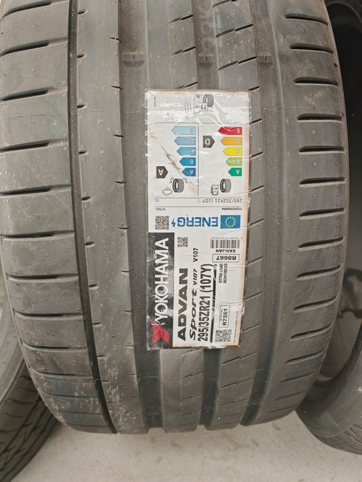 Vand anvelope de vara 295/35x21 marca yokohama